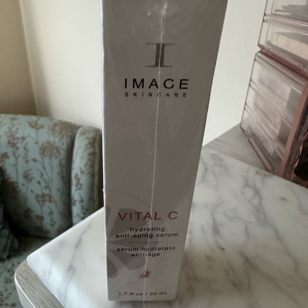 Vital C Hydrating Anti-Aging Serum - White and Orange